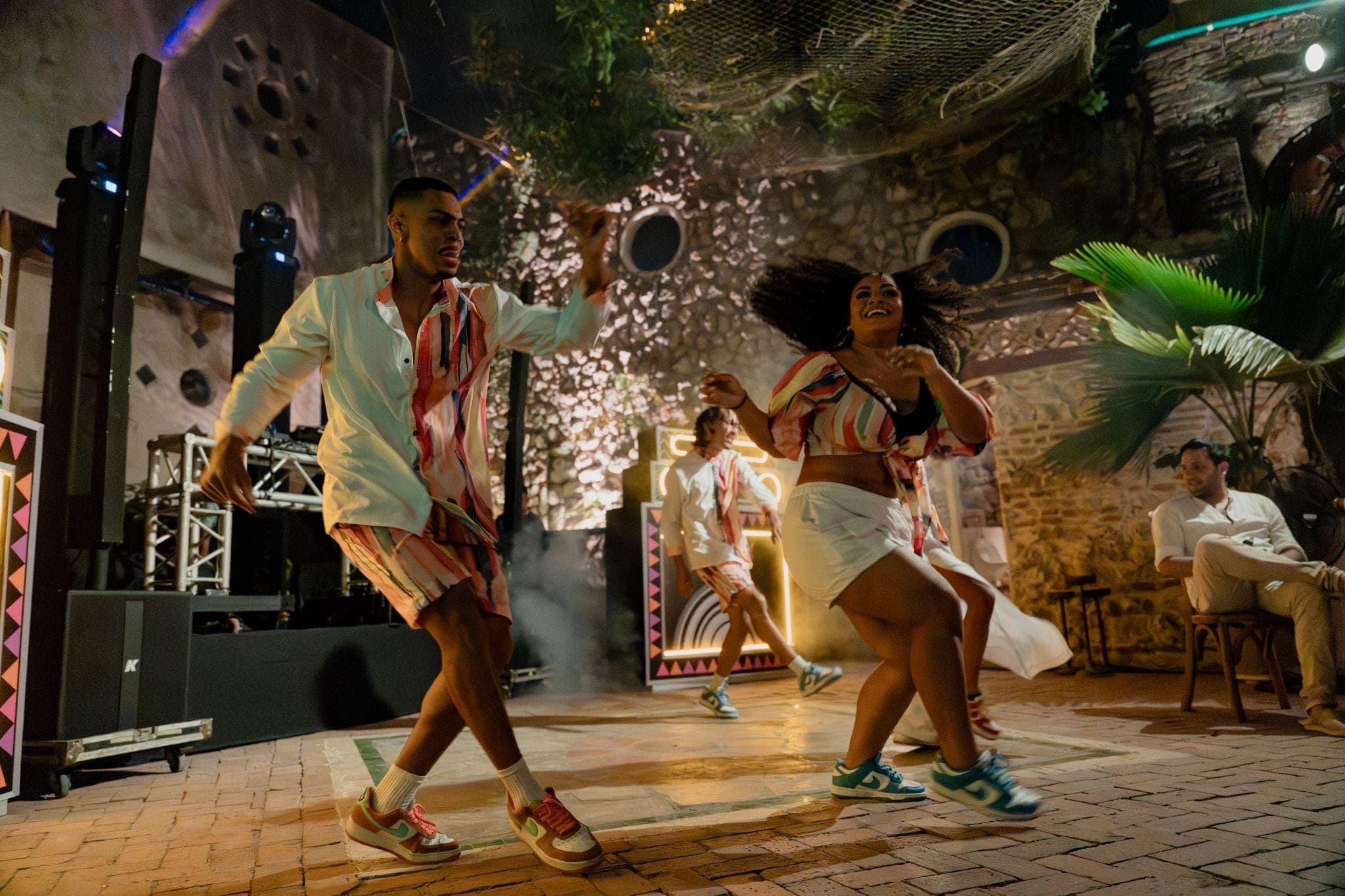 Caribbean Vibes Show by VAOVA — champeta and salsa dancers performing for a corporate group in Cartagena