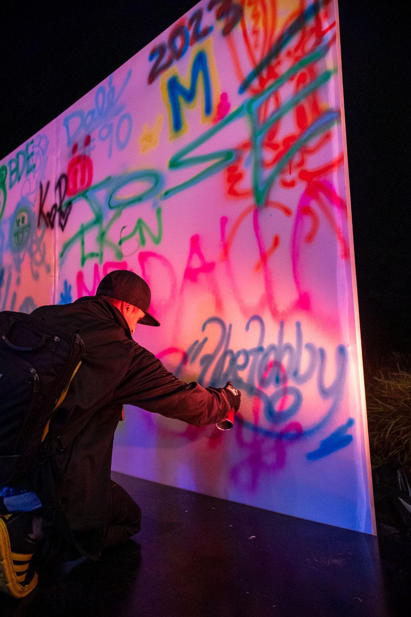 Urban Artists Show by VAOVA — hip-hop singers, BMX, graffiti and breakdancers performing in Medellín