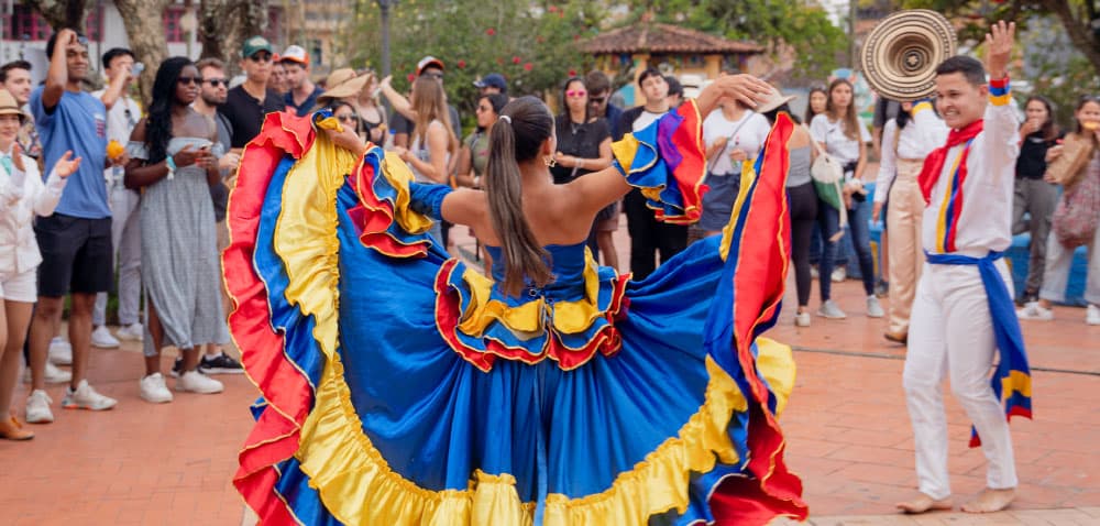 Guatapé Local Fair university trek activity in Medellín